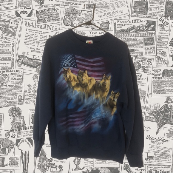 Vintage Patriotic Wolves Sweatshirt Crewneck American Flag Size Large - Picture 1 of 4